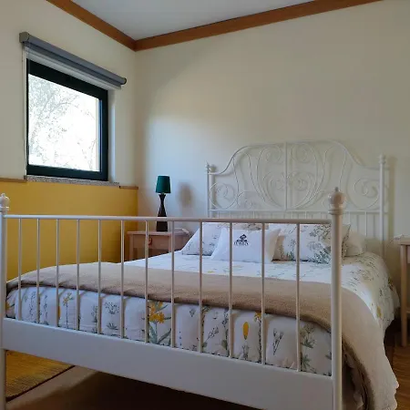 Casa Palmeiras-pedagogic Farm Κατάλυμα σε φάρμα Mangualde